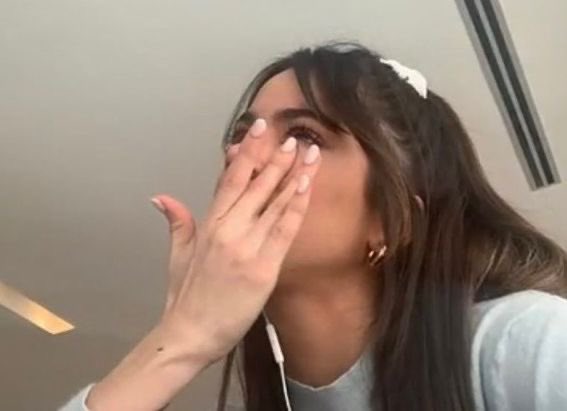 Christoessel's tweet photo. No me pasa nada, solo un “Tini y Rodrigo terminaron” https://t.co/0fgLEtDbuS