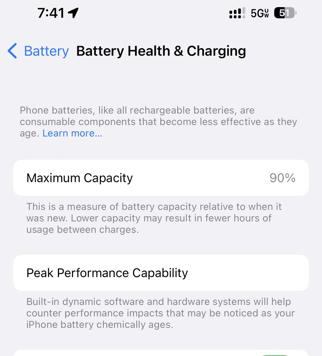 LuisBarreraJr's tweet photo. @iManuMX Horrible battery life… mine at 90%. I’ve had it since release date. https://t.co/XcYk4TQSGN