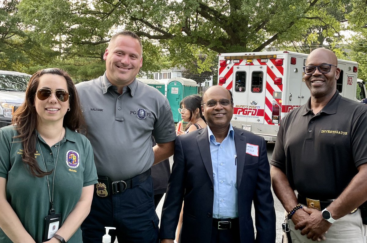 TomDernogaD1's tweet photo. Hi, stop by #Beltsville &amp; say hi to Michelle &amp; Kat! #PrinceGeorgesProud #NationalNightOut #NNO2023 🎶 #PGCD1 https://t.co/M36shtkLtO