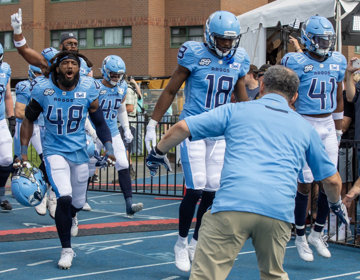 Pregame #Argos are some scary dudes. 
📸 Credit: Barbara Howe Journalist @Chadkelly_6 <a href="/Pick6ixPickett/">Pickett</a> <a href="/Ouellette_AJ12/">AJ Ouellette</a> <a href="/royce_metchie/">®️oyce</a> <a href="/ooh_Canada/">Dejon</a> <a href="/HerbieKuhn/">Herbie Kuhn</a>
