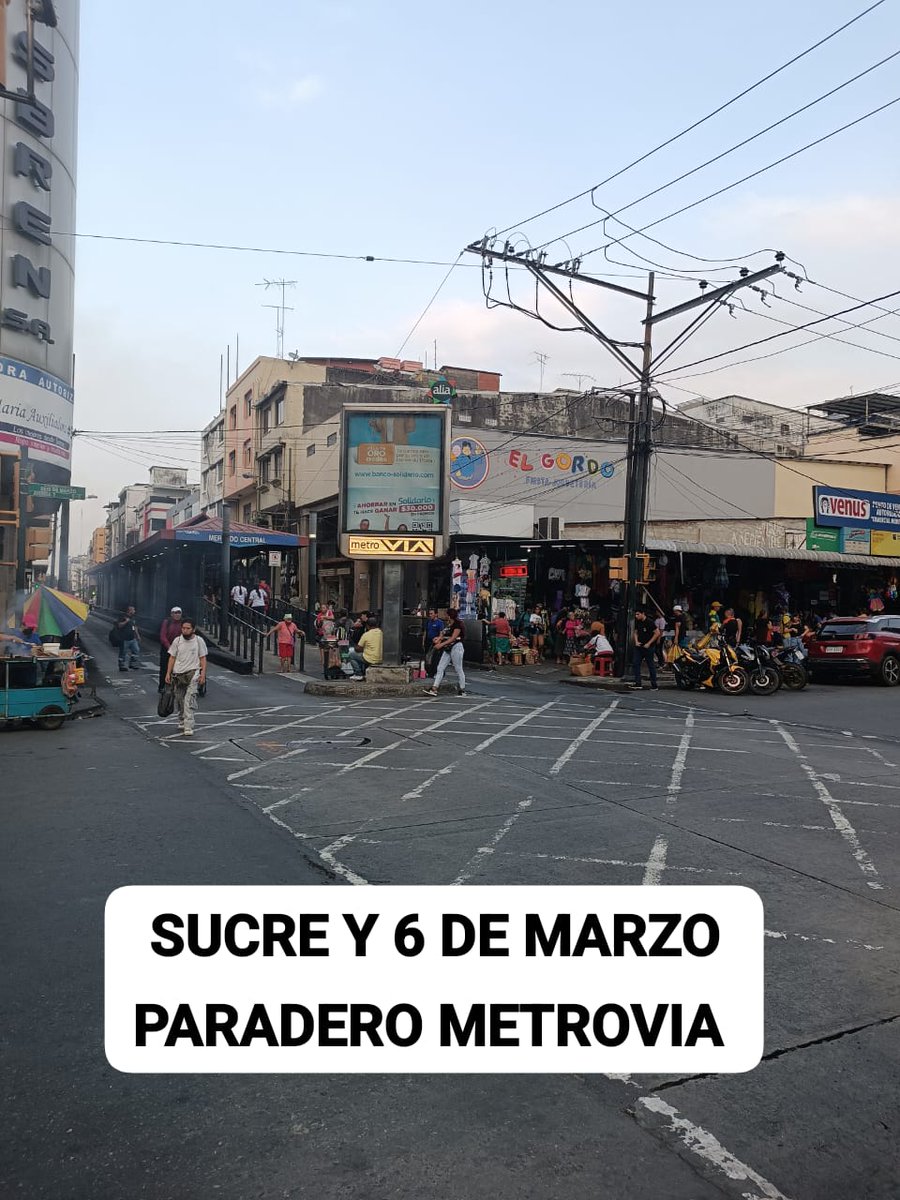 SinViolenciaEs's tweet photo. Alcalde yo no soy Troll, acabo de estar ahi, un amigo que tiene un Almacén me contaba de que los Metropolitanos le habían dicho a los vendedores que desocupen hasta terminar de tomar las fotos para que se vea vacío, por orden suya.
#AquiLesMientoOtraVez
#AquilesNoMientasOtraVez https://t.co/UvIbCX6EAF