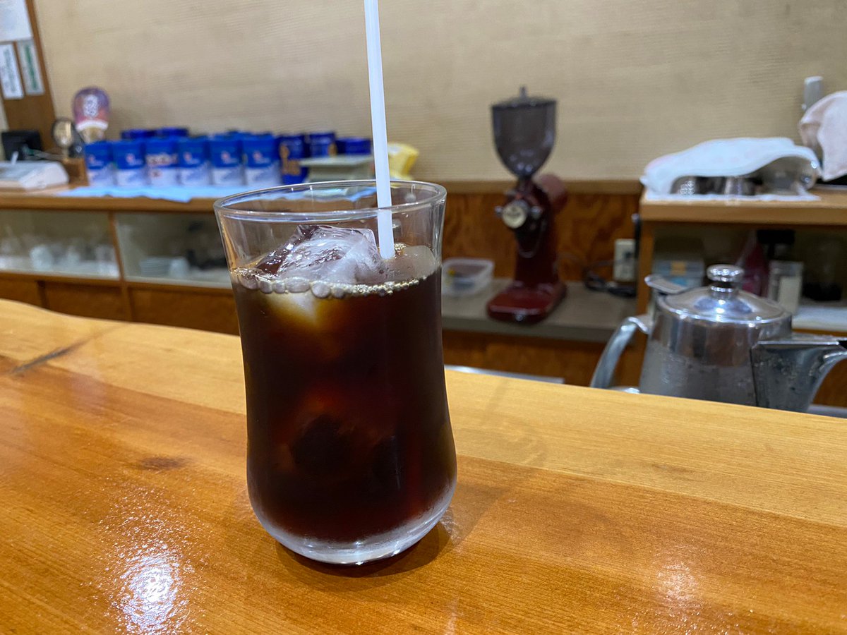 CoffeeAdusa's tweet photo. 暑すぎてみーんなアイスコーヒー飲んでます！！！
ホットコーヒー好きな人すら、アイスコーヒー頼んじゃう暑さよ。
倒れないように一服しに来てください。 https://t.co/rbYNKSzdNU