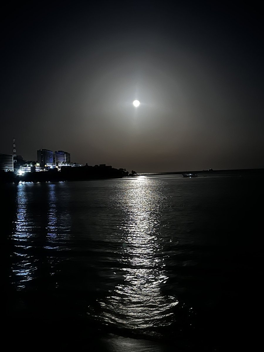 fsanchezs's tweet photo. Gracias por esta hermosa luna #Margarita #pampatar https://t.co/84JCOxFPSV