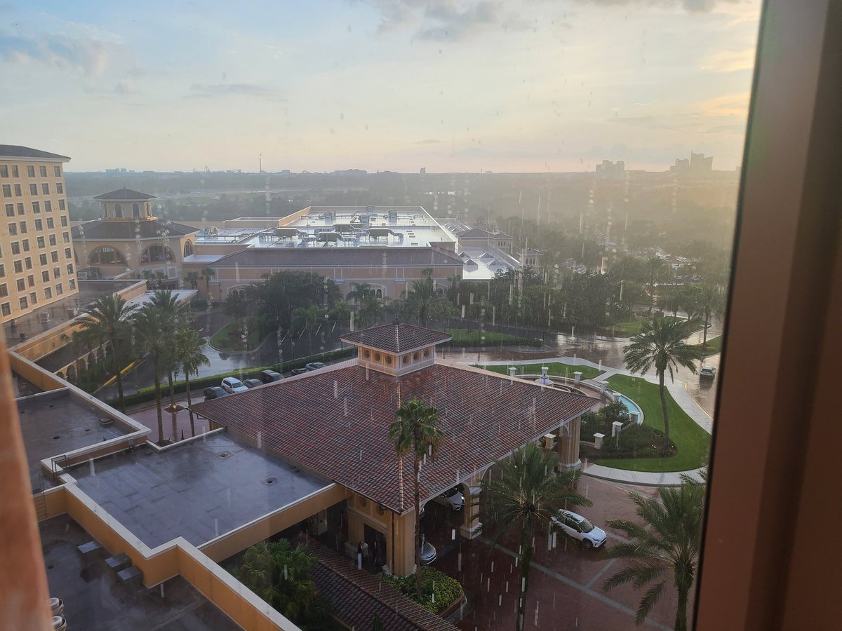 DevilCat2008's tweet photo. At Rose Now. Got Here When It Started Raining. Love The View. https://t.co/WTV6OspW1m