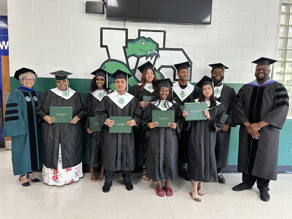 VanceCoSchools's tweet photo. Graduation season continues! This morning marked a significant milestone, as we honored the incredible Class of 2023 at the @VanceCountyHS summer commencement. Congratulations, Class of 2023!🎓🎉 https://t.co/a4KqMDHuKD