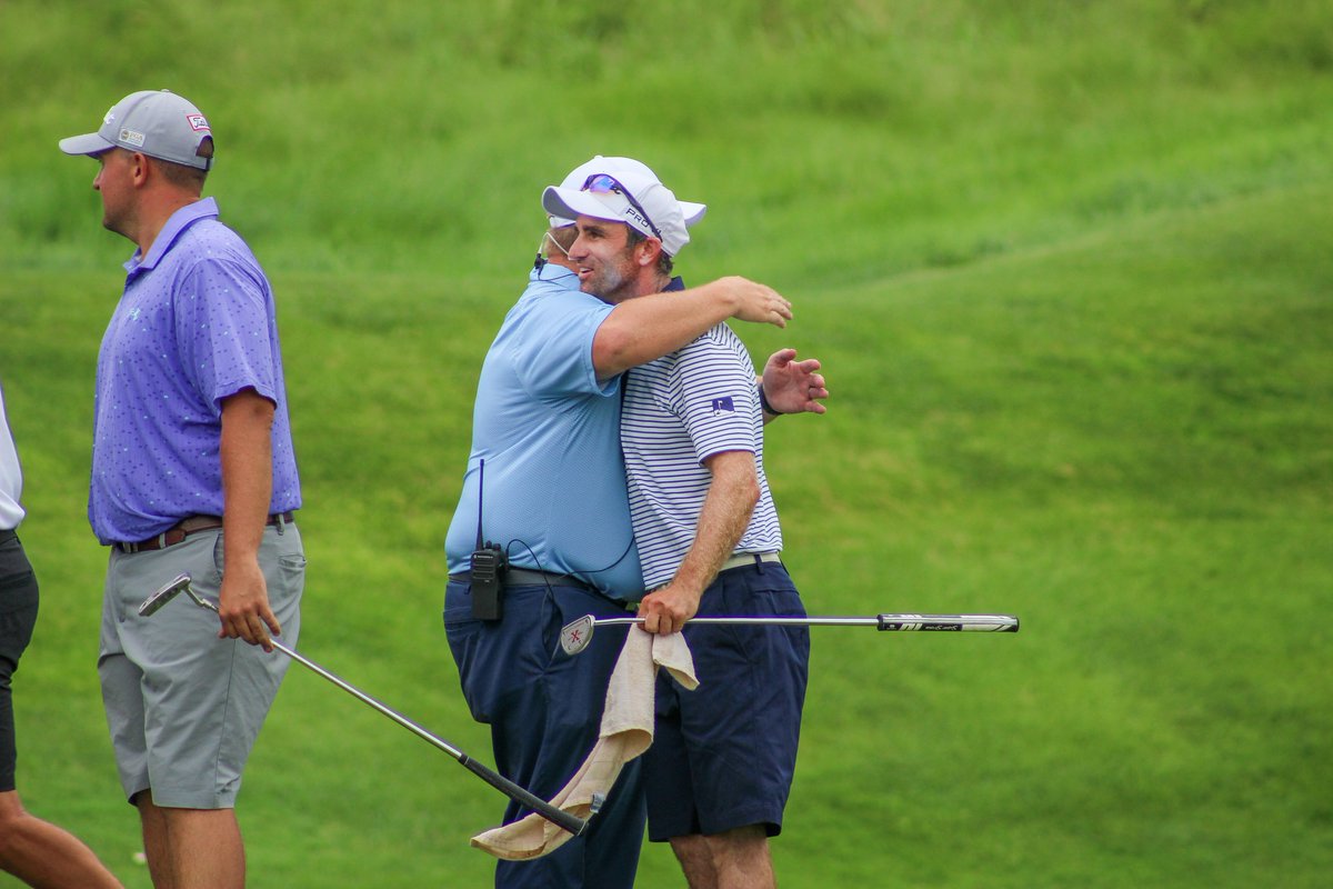 NebraskaPGA's tweet image. Congratulating the Champion 🏆 

@AndrewStormgolf does it.

#SectionChamp