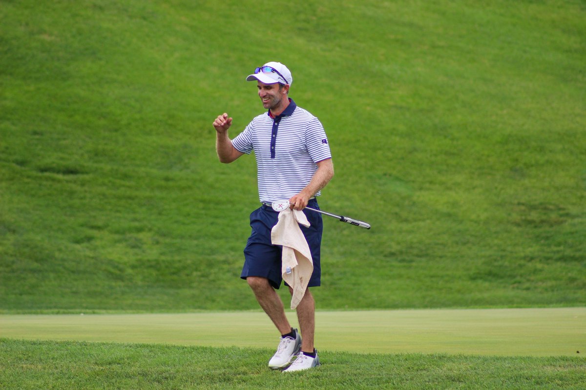 NebraskaPGA's tweet image. Congratulating the Champion 🏆 

@AndrewStormgolf does it.

#SectionChamp