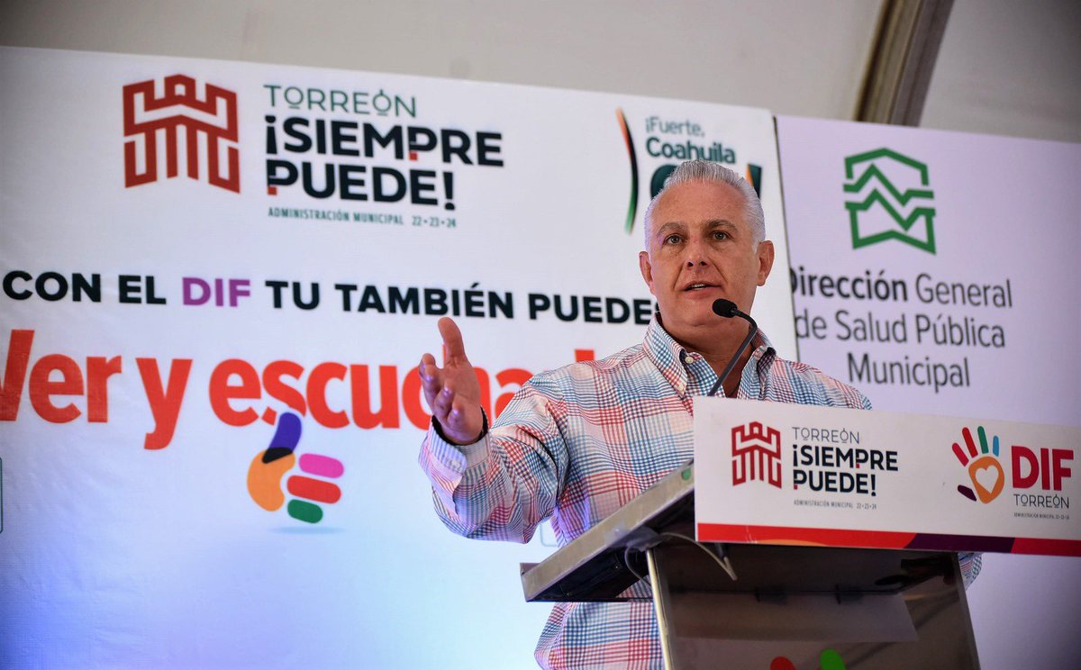 RomanCepeda's tweet photo. Junto con Selina, mi esposa, pusimos en marcha 🤝 el programa de salud visual y auditiva “Con el DIF tú también puedes ver y escuchar”, en el que atenderemos a 500 personas que necesitan cirugías de cataratas y haremos entrega de 400 aparatos auditivos🦻. https://t.co/87xuaRy7pH