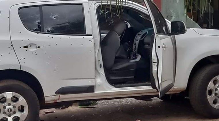 Un caso relacionado al narcotráfico que seguramente pronto tendrá condenas, cuatro personas fueron ejecutadas y quedó en evidencia la impunidad con la cual actúan las organizaciones criminales en Paraguay. 

Cuádruple Homicidio en Pedro Juan Caballero 👇