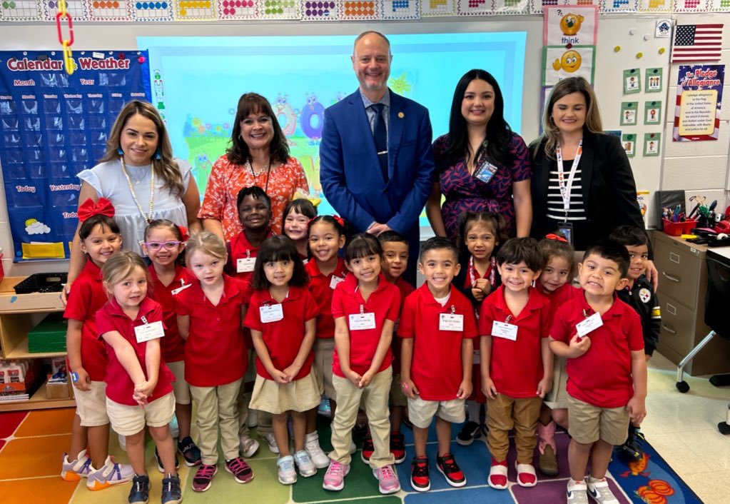 Ituarte_ES's tweet photo. It was a pleasure to have Dr. Carman visit The Ship! We appreciate his commitment to our #TeamSISD community! #AnchoredInLearning⚓️🩵 #ListosParaAprender https://t.co/G9HfmQkXFT