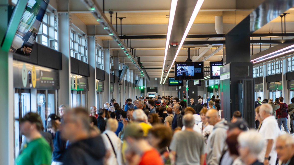 Bilan du premier jour de mise en service : 25 000 passages à bord du REM #REMmtl