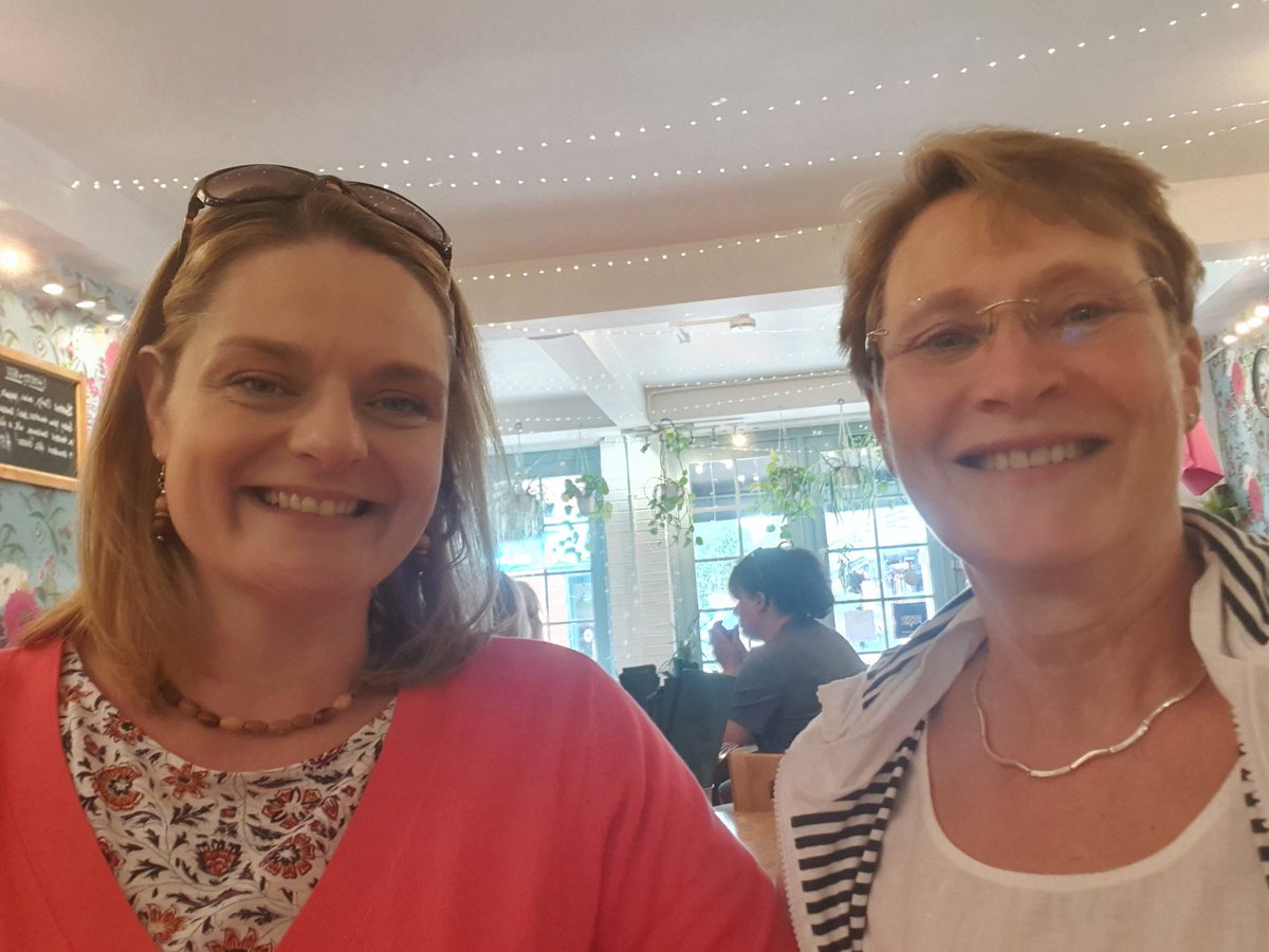 NikkiDQIC's tweet image. #catchingup 3D with  amazing #consultant @LucyLew79 
 @QIClearn

Exciting to hear that #appetite + #passion 4
#qualityimprovement 
#research
#leading 
#teaching
🚀forward #clinicalpractice 
@WiltsHC_NHS
+ region 
#CPT #PhD
More 3D? 
@ClaireNelson22
@EmmaMat79518606
@blacksladder