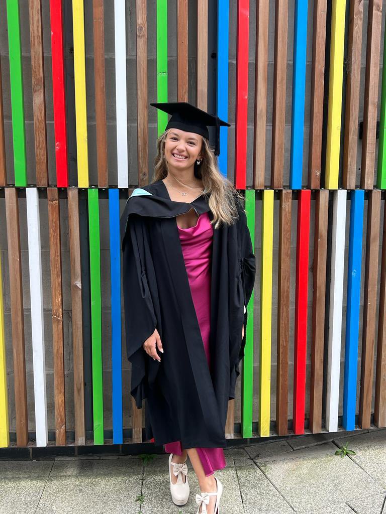 First Class Bachelor of Arts 🎉
15 yo Krissy wouldn’t have believed you if you said she was going to graduate with a first class degree in Musical Theatre, sign with an amazing agent, meet the perfect boyfriend and the bestest friends.
21 yo Krissy is super excited ❤️