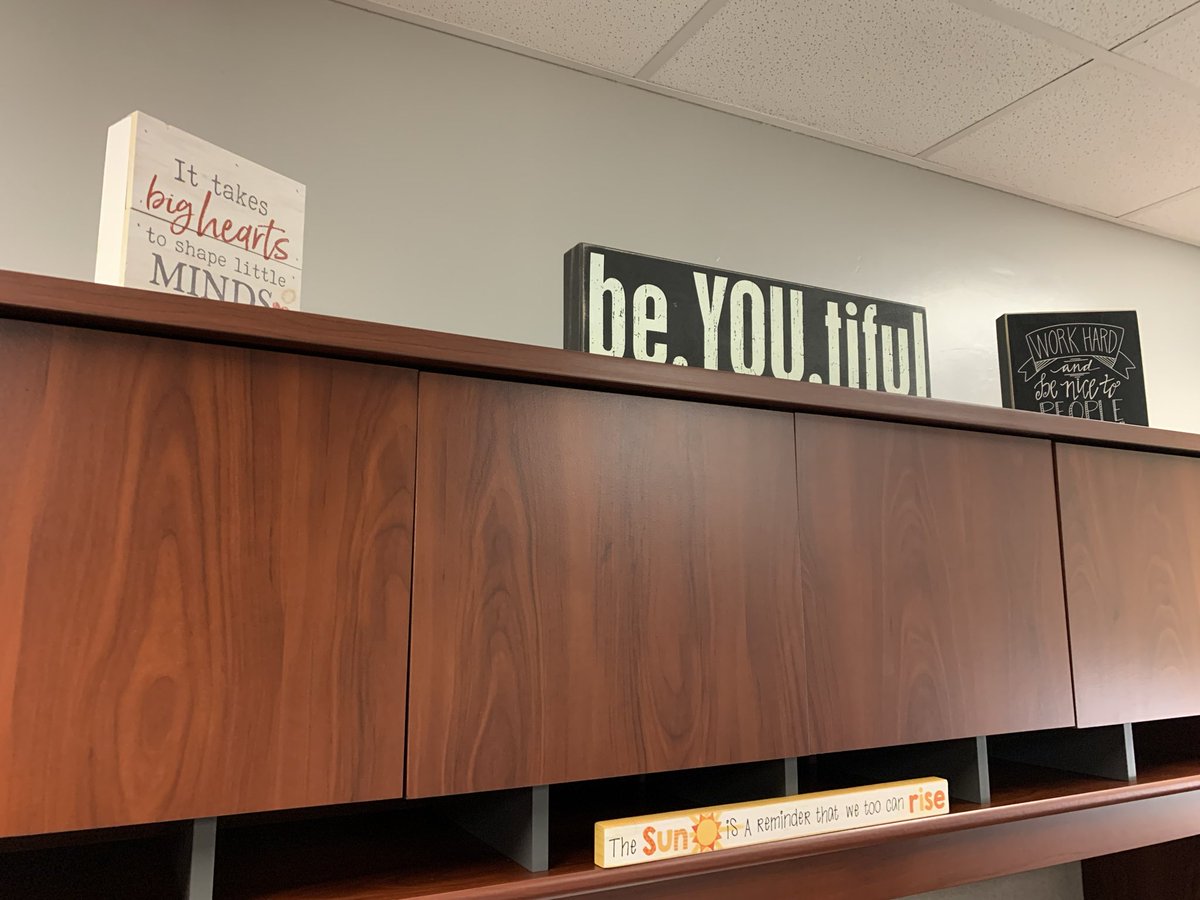 LelaSimmons19's tweet photo. Look who and what I found today @JamesGarfield31.
1. @brynn_kardash … again! Two days in a row!
2. New principal to @JamesGarfield31 @arfaulkner71, who is loving her new home.
3. Amazing inspiration in @arfaulkner71’s office.
4. @Milliken23 Thank you for your admin support! https://t.co/5khaiYU3Vc