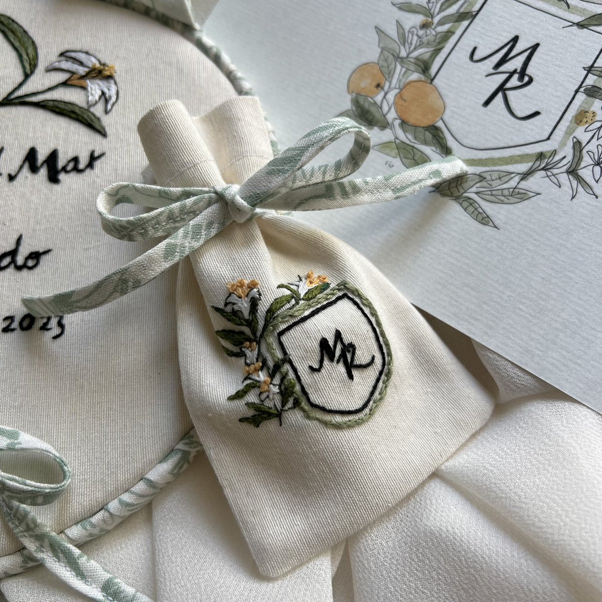 TocadosAirun's tweet photo. Aún no nos hemos recuperado de todo el amor, belleza, delicadeza y felicidad, que hemos vivido en primera persona este sábado en la boda de #mai_del_aguila &amp; #ricciardo_9 
 🤍🤍🤍
.
.
Se realizan envíos a toda España. 
.
.
#airun #airuntocados #tocadosairun #boda #niñasdearras https://t.co/XTX8uJ6dLo