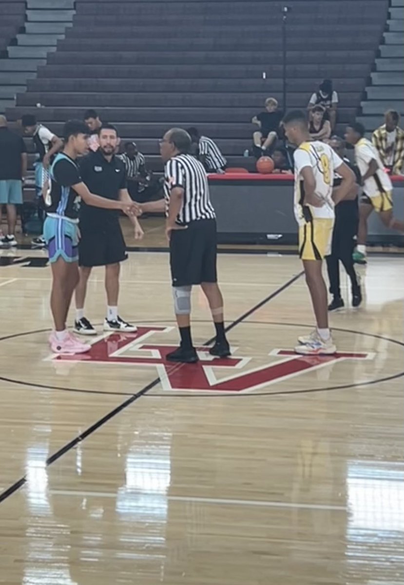 aarongarcia2025's tweet photo. playing on this team we will always be undersized , weaker , not intimidating, and simply underdogs. This weekend was the best basketball we've ever played as a team and building chemistry all through the summer for this very tournament. proud of all of y'all ππ #samambas #1st https://t.co/Eby8L3Nh77