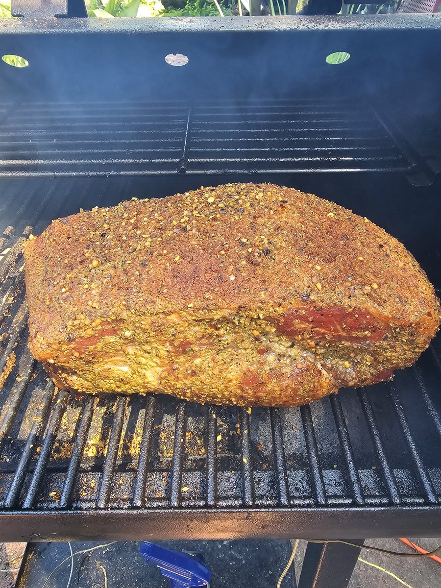 That1GuyShayne's tweet photo. I heard Twitter was the place to share sexy pics.
So here is my butt. I even rubbed a little @fireandsmokesoc on it before I threw it on my @PitBossGrills
#OnlyMeats https://t.co/few3xT9Z6N