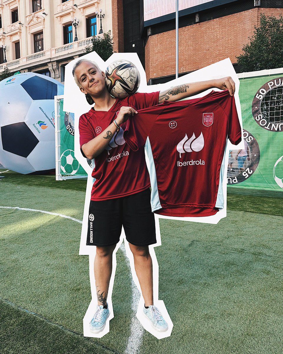 iberdrola's tweet photo. 📢🎁 ¡¡¡SORTEO!!! 📢🎁

🙋🏻‍♀️ ¿Quieres conseguir una CAMISETA de entrenamiento de la @SEFutbolFem? REGALAMOS 3️⃣ como estas para que puedas animar a España 🇪🇸 en su gran reto👇🏼

📲 ¡Síguenos!
🔁 RT este tuit
💬 ¡Comenta con #EllasJueganSoñamosTodos!

🗓️ ¡Parrrticipa hasta el 20/8! 🍀 https://t.co/yGLMWyiRrT
