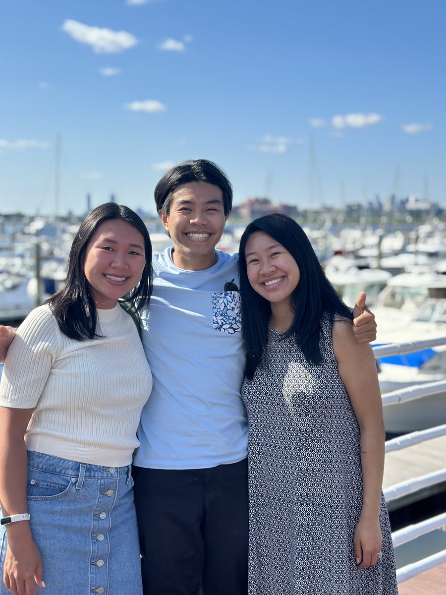 jwu_ttv's tweet photo. It was my birthday the other day. I have best sisters in the world. #jwulovesu https://t.co/hcu1UP0VkG