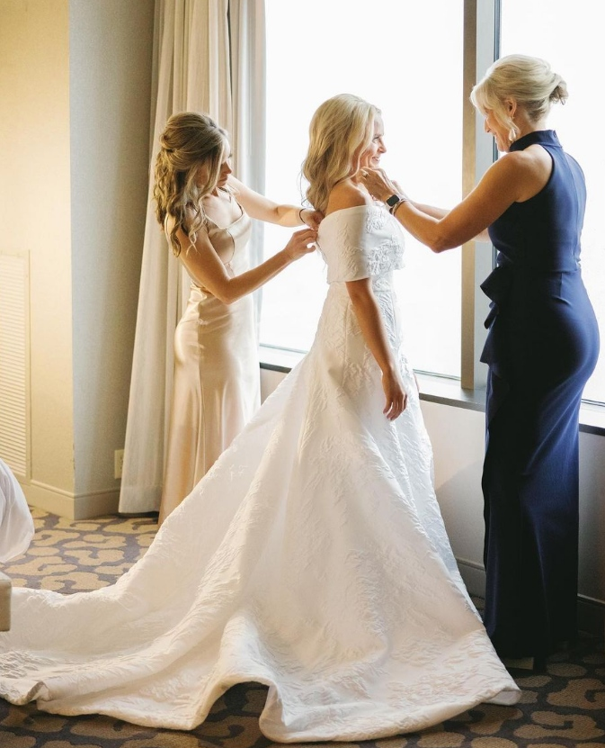 Arkbridalshow's tweet photo. Not only does the @marriottlittlerock offer a variety of event space, accommodations and food but there is just something about overlooking the Arkansas River that complements just about any event there. 
#littlerockmarriott #marriottlittlerock #marriotthotels https://t.co/I3rNBsZ9T8