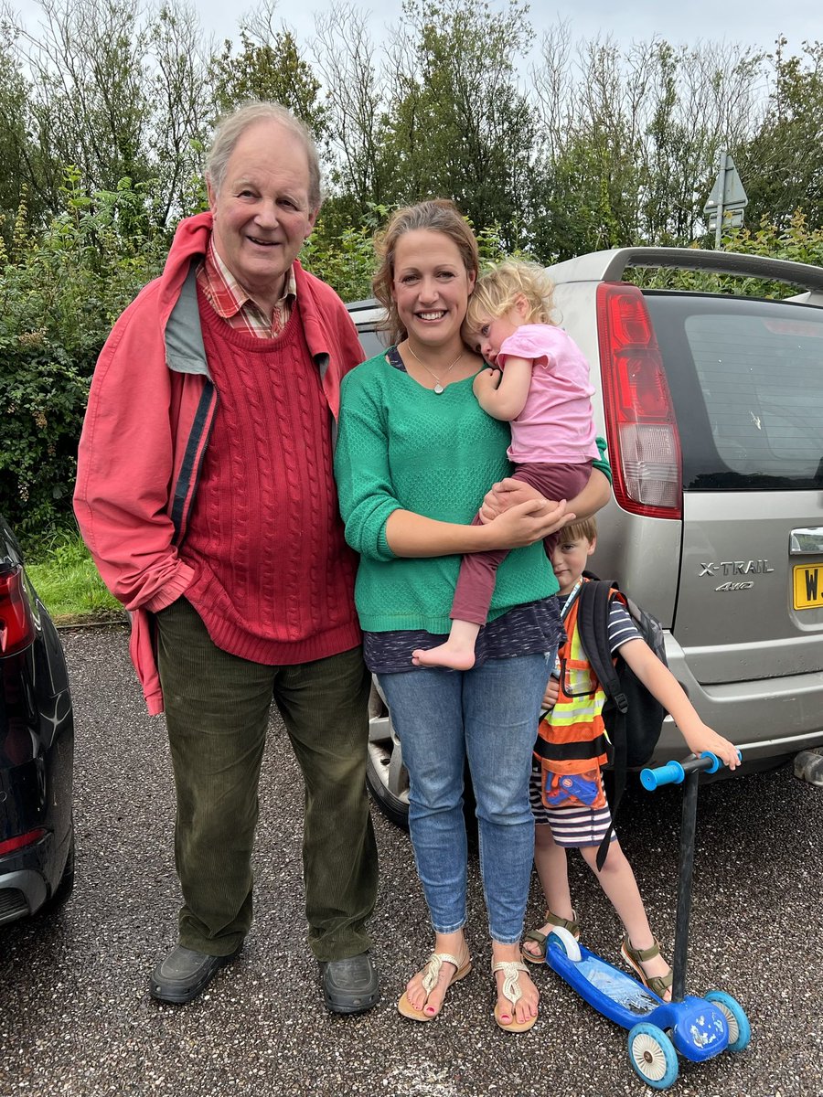CCottleHunkin's tweet photo. The stars must have aligned today because I met one of Britain’s best-loved story makers, @MichaelMorpugo at our local market! We spoke about the campaign to save the mobile library service and he gives us his wholehearted support and will be helping in any way he possibly can 🤩 https://t.co/vCapaHNzho