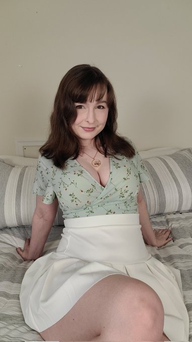 I filmed 3 customs today 🥰 feeling very accomplished. https://t.co/FMuVWXQ6ze