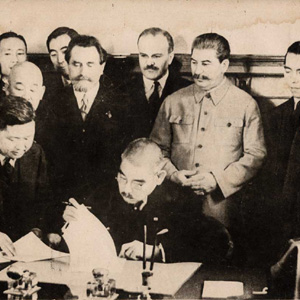 DanielYCheng's tweet photo. Not to mention the 1941 Neutrality Pact he signed with fascist Japan, recognizing their colonial puppet government of Manchukuo. 

Stalin sent off his Japanese fascist bestie at the train station saying: "I too am Asian. We must work together!" https://t.co/WT1j34pZq1