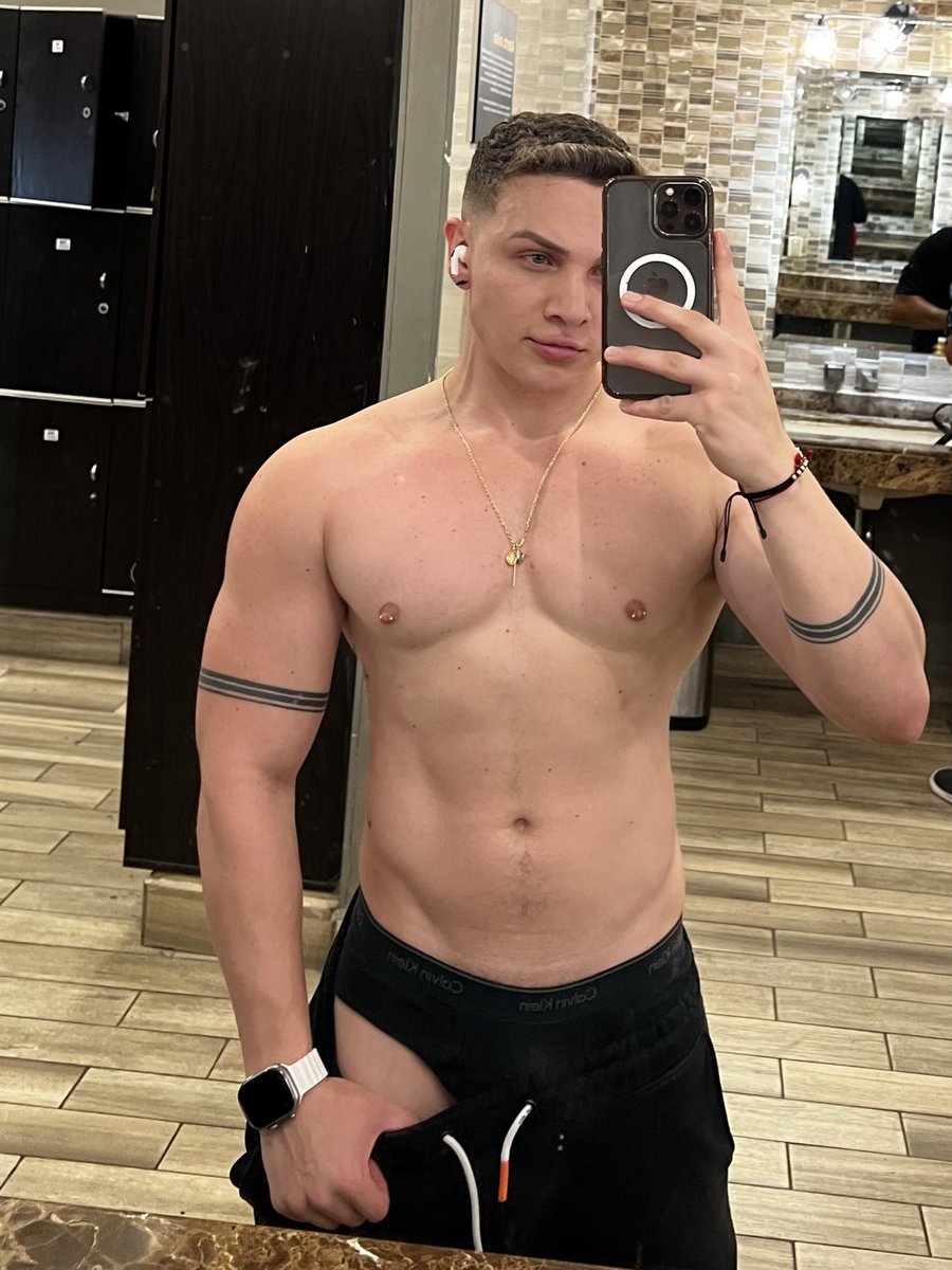 jakehansf4f's tweet photo. Done ! ✅ https://t.co/zgFRmGaTQX