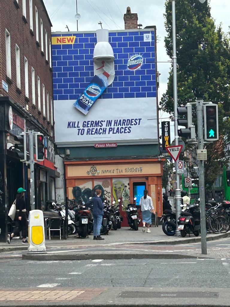 Check out this @domestosuki special build currently on display on our Wexford Street golden square 🚽💯👏🏻
#domestic #cleaning #germs #killgerms #pzazzmedia #pzazzmediairl #specialbuild #ooh #dooh #marketing #bringyourbrandtolife