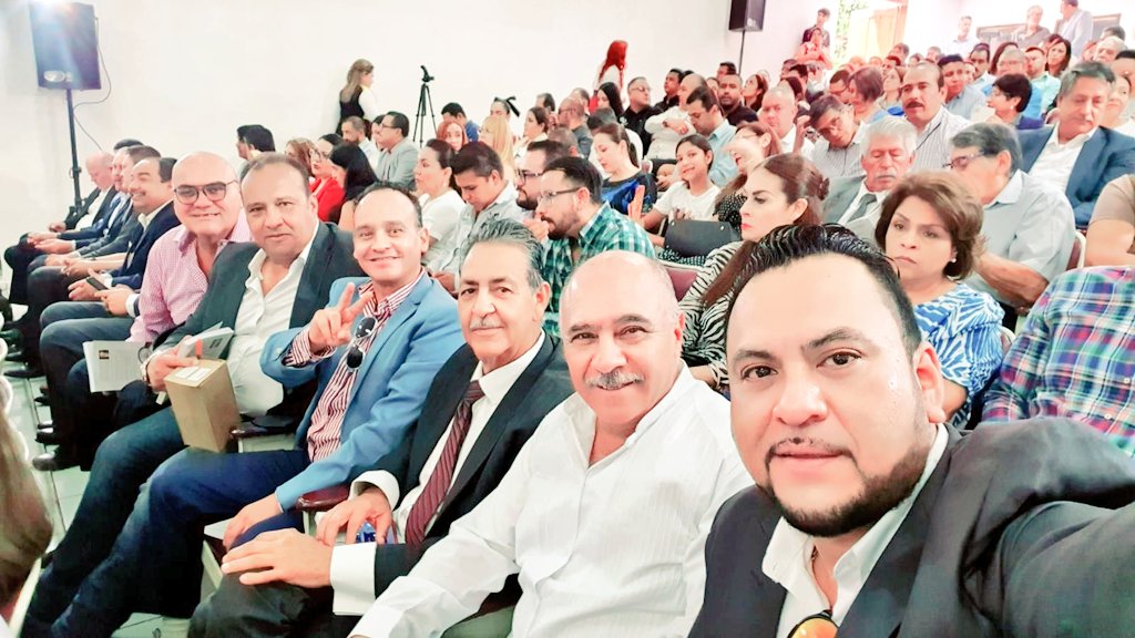 SMI_Nacional_'s tweet photo. Participa nuestro Presidente #CENSMI @JOSMARMAT en la presentación del libro del Dr. @guillermoadamec "Los Presidentes de la Sociedad de Alumnos del ITD", quien fuera Ex-presidente @SMI_CDE_Durango ,muchas felicidades y en hora buena. #OrgulloSMI🇲🇽🦂 @CristinaRuiz_S @EVillegasV https://t.co/1k33yzJOBA