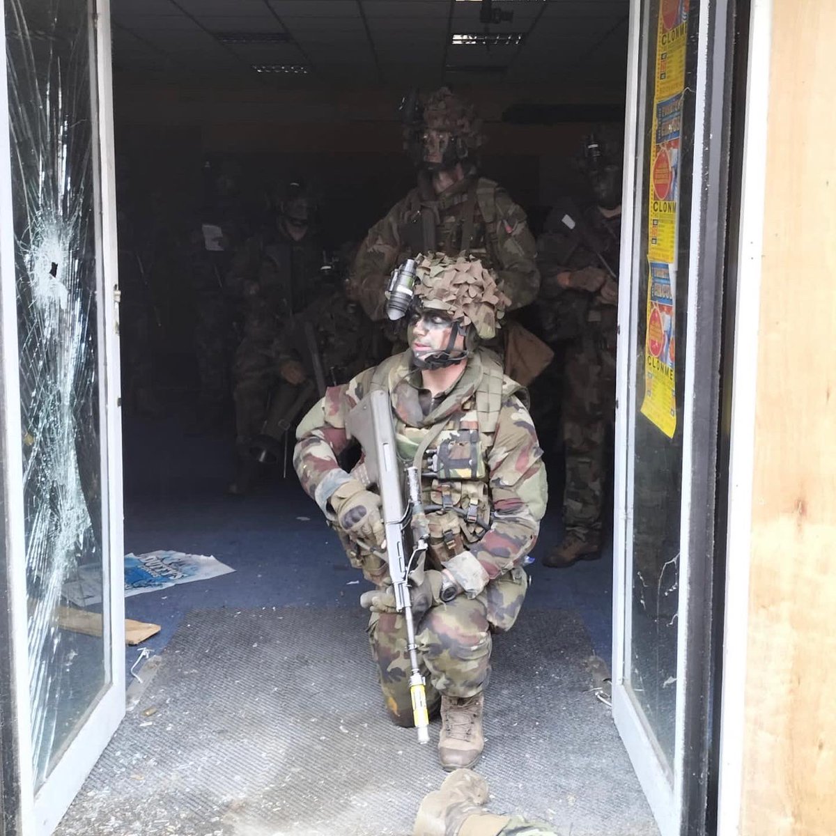Every operating environment poses complexities perhaps one of the most difficult however is the urban

The 42 IPCC conducted FIBUA training in Clonmel recently to prepare students for challenges they may face conducting Military Ops in Urban Terrain

#infantry #óglaighnahéireann