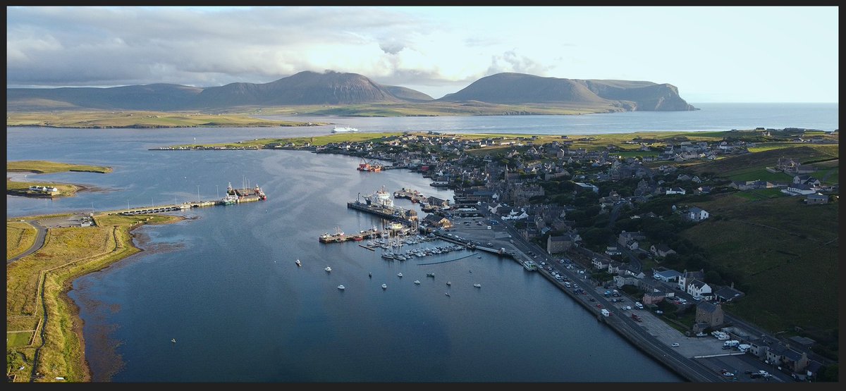JohnPeters0n's tweet photo. Stromness this evening as the sun drops behind Brinkies Brae and the Hamnavoe approaches the Point of Ness. #Orkney https://t.co/IPjSqIF3Dr