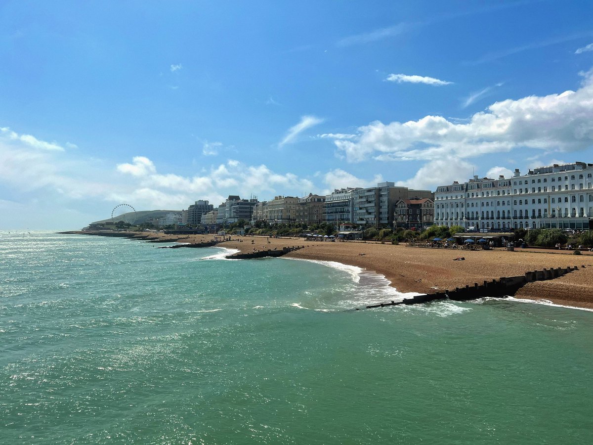 4DemiLeigh's tweet photo. Skies of blue in beautiful Eastbourne 🩵🎡 https://t.co/NBg7NQdDyn