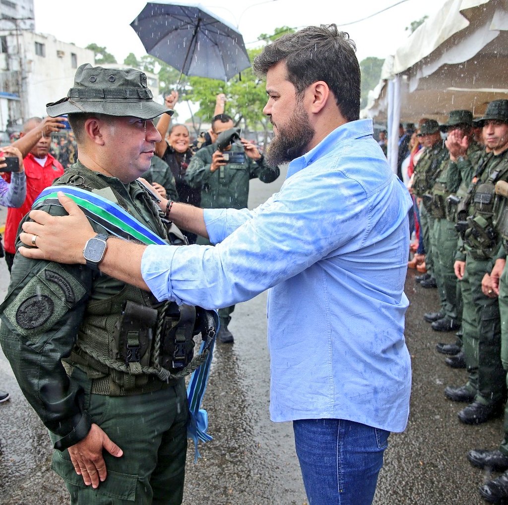 Ya se viene el Programa CONECTADOS CON ERNESTO 🇻🇪 #VTVEsNuestroPana #SúperBigoteEnAcción #LasCocuizasConErnesto @NicolasMaduro @dcabellor @ErnestoLunaPsuv