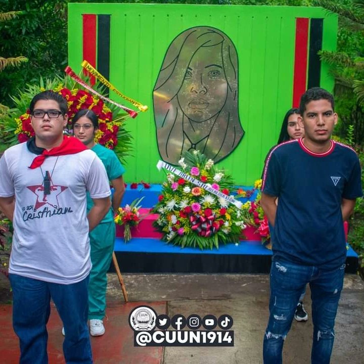 Entrega Floral y Guardia de Honor en conmemoración de los 48 años del Tránsito a la Inmortalidad de nuestra Héroe y Mártir Arlen Siu Bermúdez.

#CUUN1914