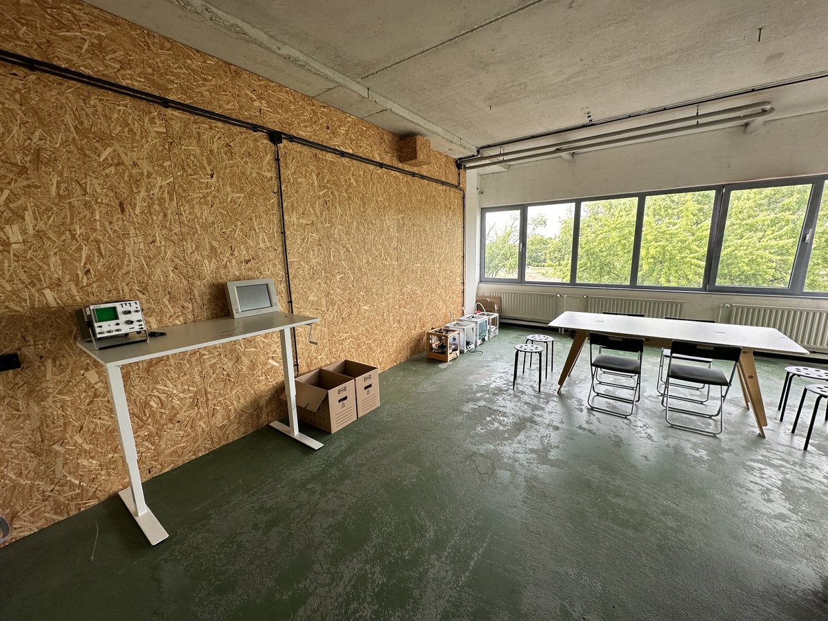 randomdata's tweet image. And we are back! From today we are not virtually anymore and have a #hackerspace on the Europalaan 20 in #Utrecht again :-)