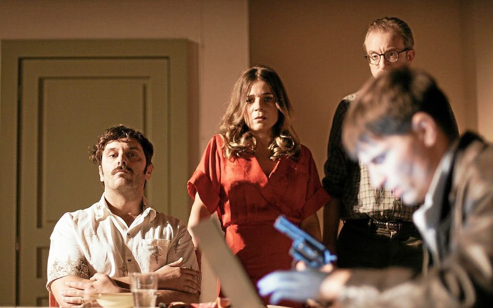 camullindah's tweet photo. #Yannick 🔫🎭
Une comédie tragique grinçante et très fine dans l’humour. On s’attache au personnage de Yannick en même temps que les spectateurs de la pièce de théâtre. La maîtrise des dialogues est époustouflante, du grand Dupieux. 
R. Quenard délivrent une grande prestation. https://t.co/xrYeDOs1Ny