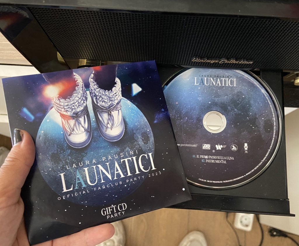 EjercitoPausini's tweet photo. IN LOVE💙 #IPPSL @LauraPausini https://t.co/0lydNRHmab