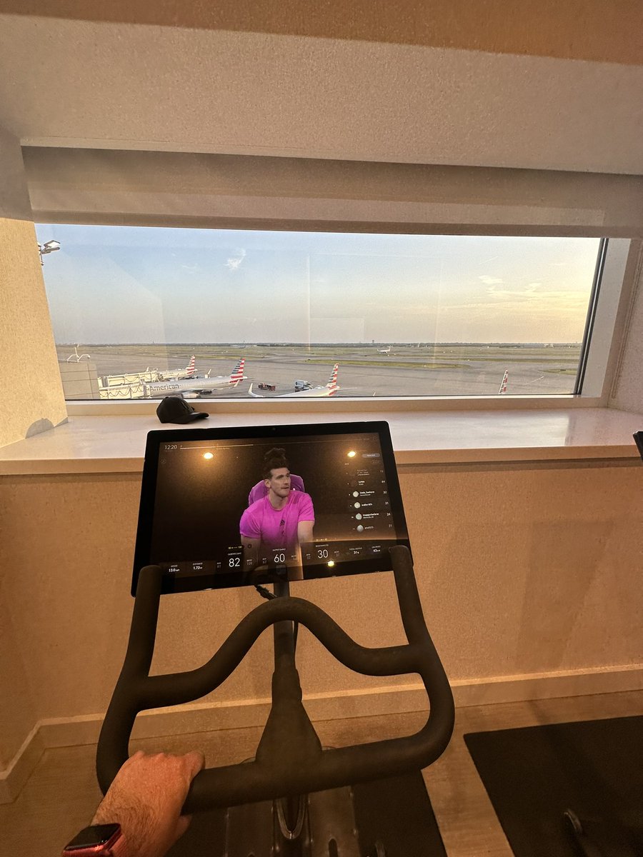 walter187c's tweet photo. Best gym view ever @ DFW @CapitalOne #capitalonelounge https://t.co/UdHFSNdGHM