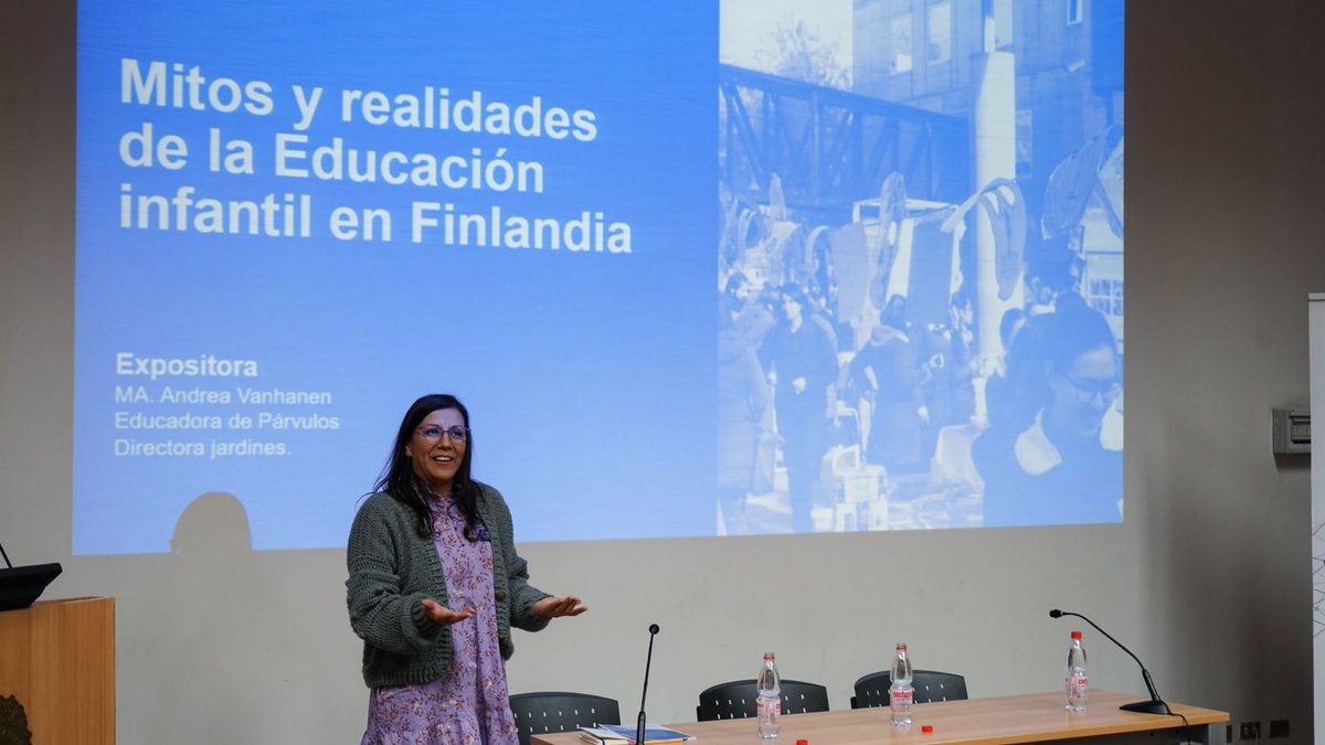 Fac_EducacionUC's tweet photo. Escucha la entrevista que @cooperativacien realizó  a Andrea Vanhanen, educadora de párvulos y directora de jardines infantiles en Finlandia,  y quien participó en Charla sobre impacto del juego en educación parvularia organizada por #EducacionUC 
👉https://t.co/BH84Z4Nv5j https://t.co/wQaDR6nMIL