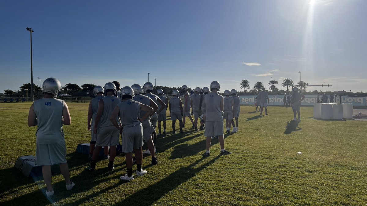KathySteuwe's tweet photo. Keeping everyone healthy and safe. @BullSharksFB @FHSAA @LeeSchools @Lee_Health https://t.co/7rmfI0sPUD