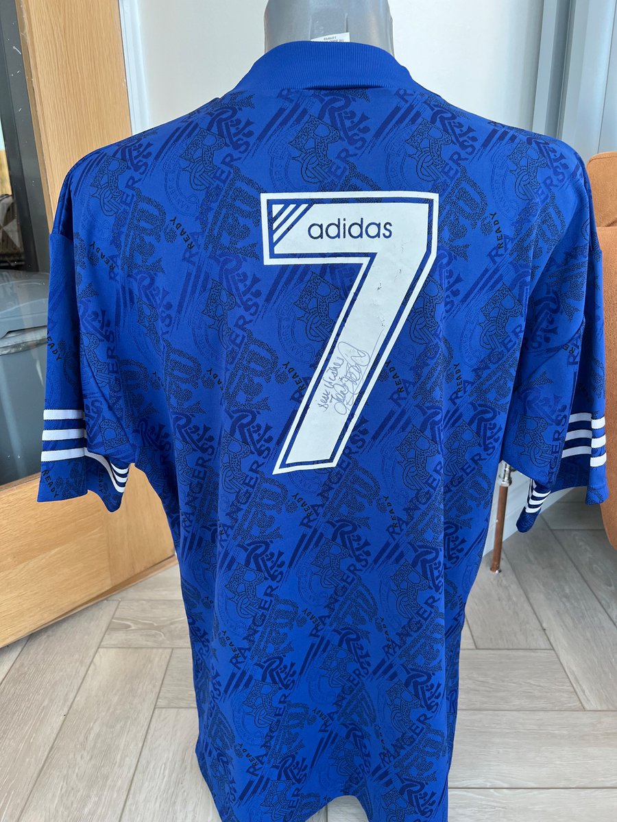 MatchwornStrip's tweet image. This absolute smasher arrived home tonight from @rangers_shirts_ 

Trevor Steven match worn and signed shirt from season 94/95. A truly iconic Rangers kit this one
