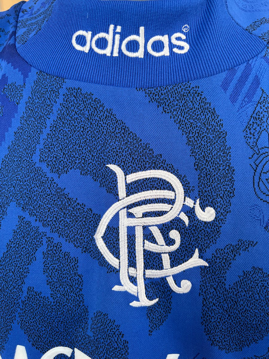 MatchwornStrip's tweet image. This absolute smasher arrived home tonight from @rangers_shirts_ 

Trevor Steven match worn and signed shirt from season 94/95. A truly iconic Rangers kit this one