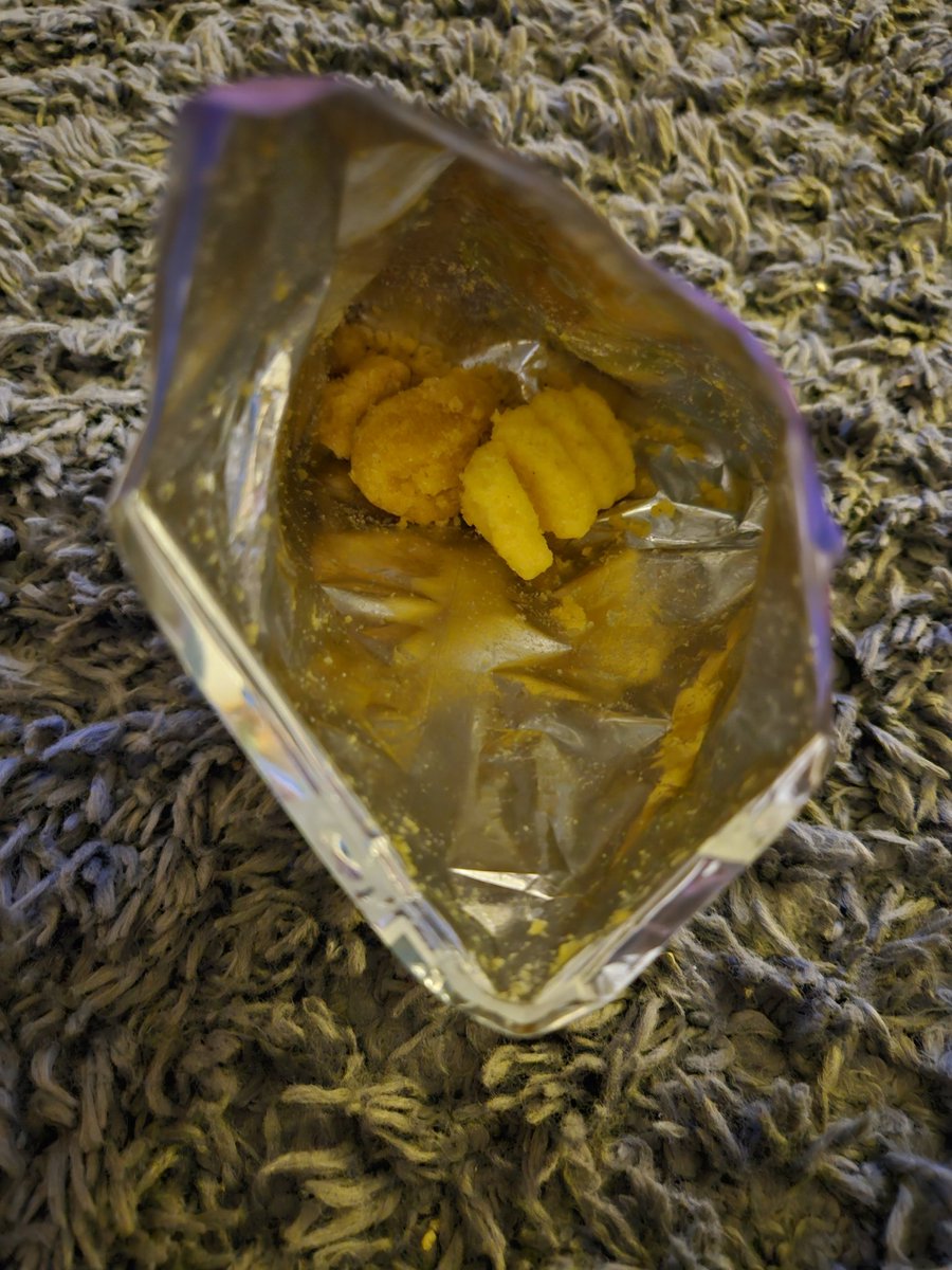 ClareW81's tweet photo. @walkers_crisps wow going to be so full after one crisp and a ball of flavouring! 😳 https://t.co/h4hxnsryiW