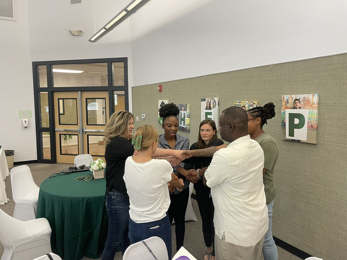 Super excited about the inaugural <a href="/HempsteadISD/">Hempstead ISD</a> EduSummit for teachers new to the profession! A huge shout out to <a href="/raylee_emily/">EmilyRaylee</a> and her team of curriculum leaders and instructional coaches for preparing an engaging intentional training for them! Go Bobcats! #HigherHeights