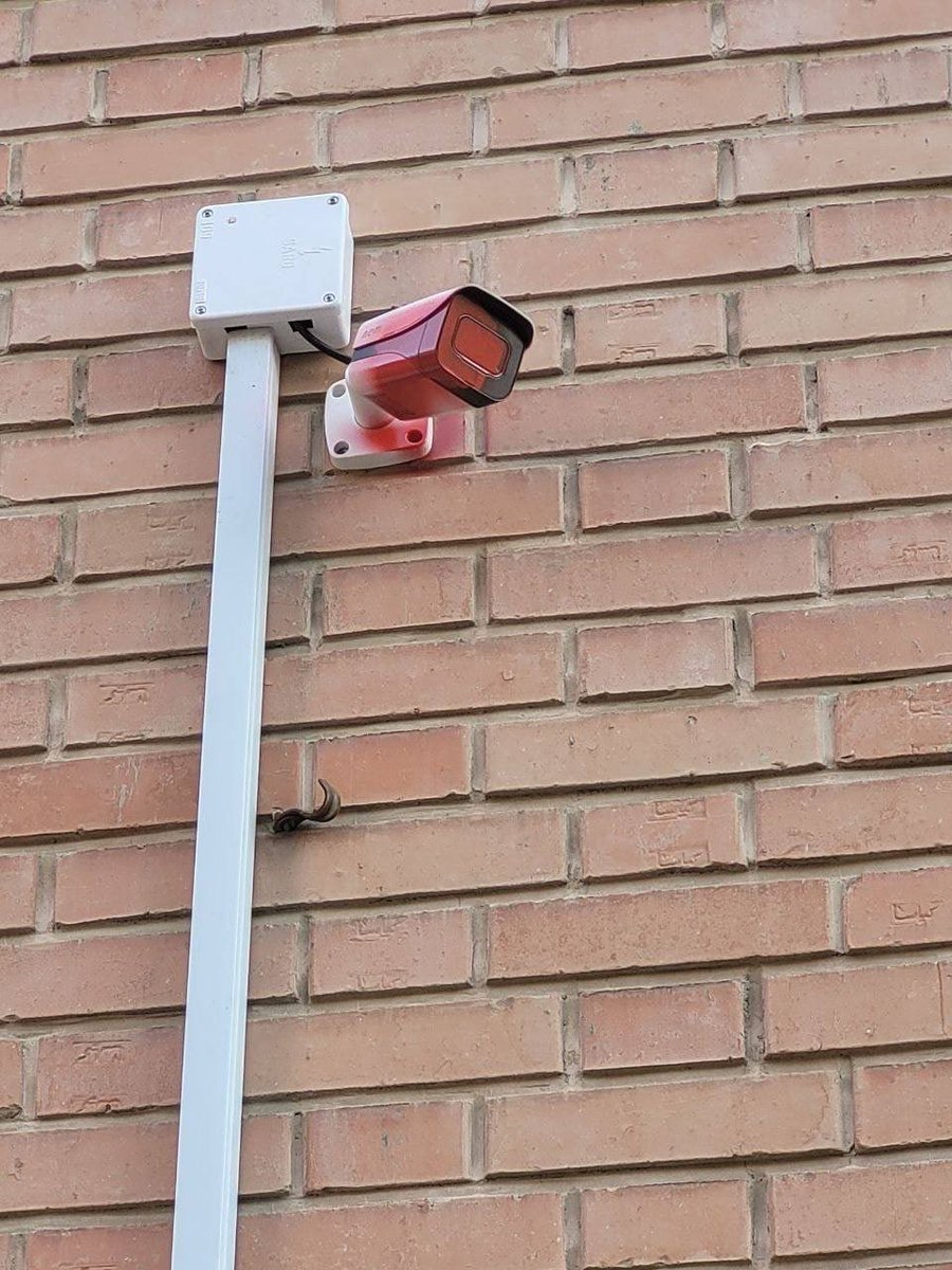 چالش تخریب دوربین‌های جمهوری اسلامی رو راه بندازیم. از همین الان برای #سالگرد_مهسا چشمهای رژیم رو کور کنیم.