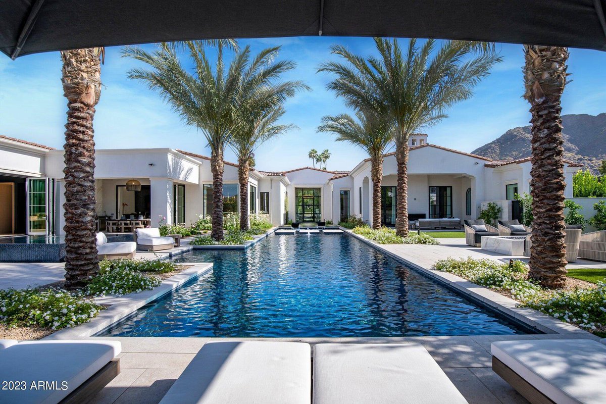 orgtrkrealest's tweet photo. This sprawling sanctuary retreat by JM Wall Dev is nestled within the prestigious Finisterre guard-gated community and boasts a view of Camelback Mountain with easy access for walking and biking. No detail has been overlooked.Inquire for details or a private showing 480-492-4220 https://t.co/fvqjknz6Bf