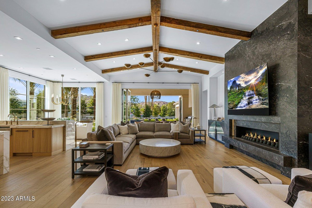 orgtrkrealest's tweet photo. This sprawling sanctuary retreat by JM Wall Dev is nestled within the prestigious Finisterre guard-gated community and boasts a view of Camelback Mountain with easy access for walking and biking. No detail has been overlooked.Inquire for details or a private showing 480-492-4220 https://t.co/fvqjknz6Bf