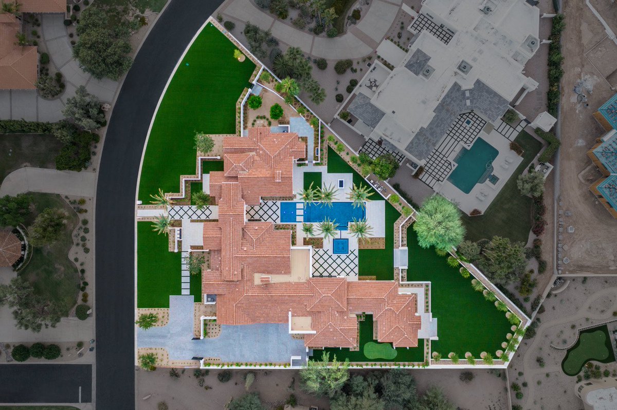 orgtrkrealest's tweet photo. This sprawling sanctuary retreat by JM Wall Dev is nestled within the prestigious Finisterre guard-gated community and boasts a view of Camelback Mountain with easy access for walking and biking. No detail has been overlooked.Inquire for details or a private showing 480-492-4220 https://t.co/fvqjknz6Bf