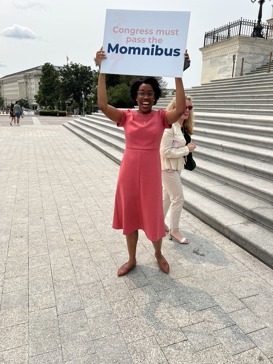 Super excited to be with so many advocates working towards the same goals: safe, equitable, sacred &amp; joyful births, healthy babies and thriving families #momnibus #notonmywatch